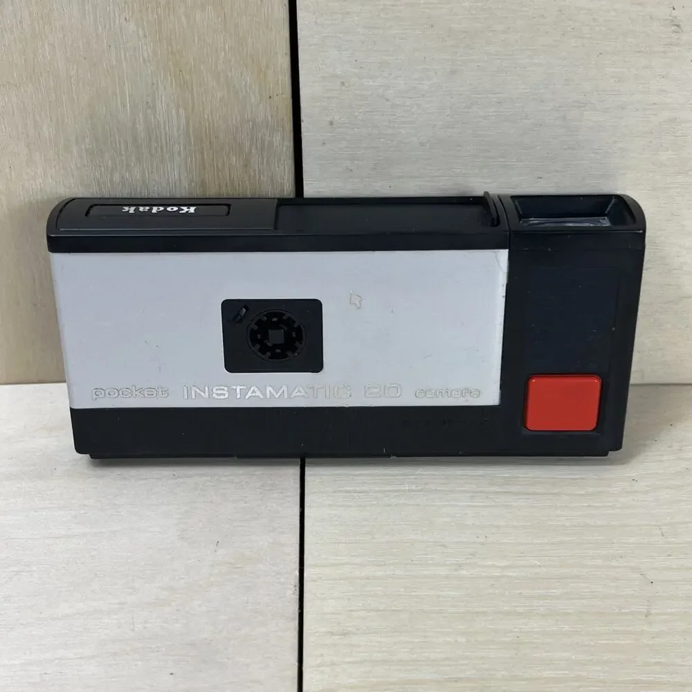 Vintage 1972 Kodak Pocket Instamatic 20 Camera UNTESTED With Case